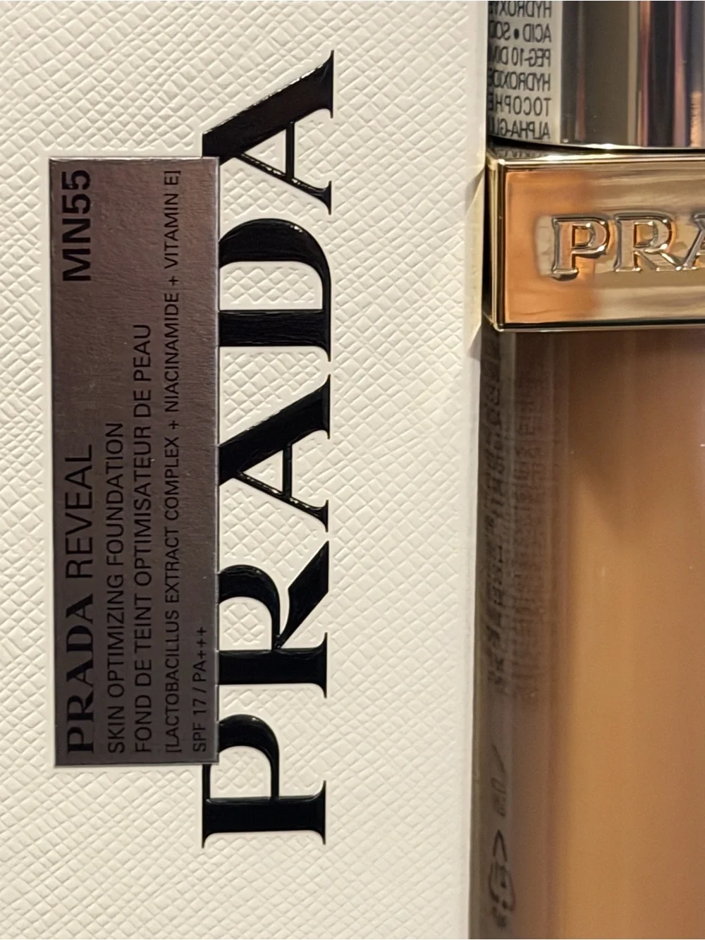 Prada Reveal Foundation MN55 Neutral Medium -